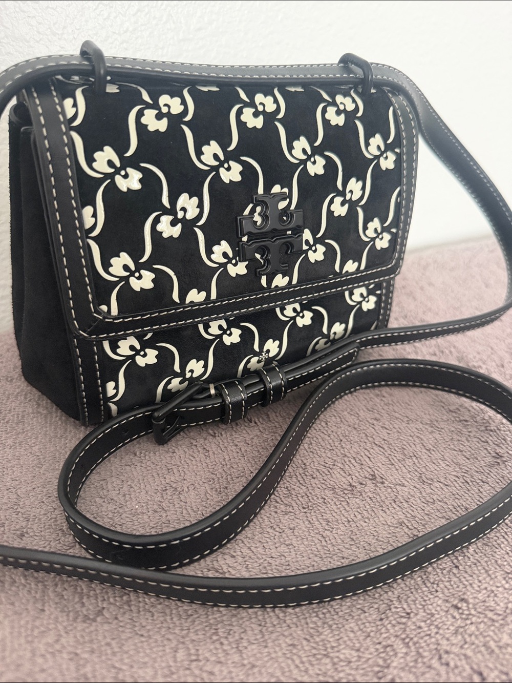 ✨ Tory Burch ✨ Juliette crossbody bag Japanese Floral Small Black/white - Picture 2 of 7